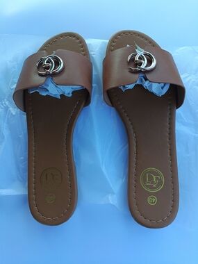 Women's Classic Tan Slide Sandals with Gold Interlocking G Logo - Size 9 (40 )